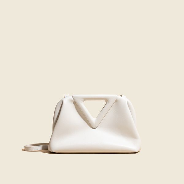 70% off design hand jiaozibao 2021 new inverted triangle hand-held clip candy cloud one shoulder slanting across the holding women's ba, Red;black
70% off design hand jiaozibao 2021 new inverted triangle hand-held clip candy cloud one shoulder slanting across the holding women's ba, Red;black