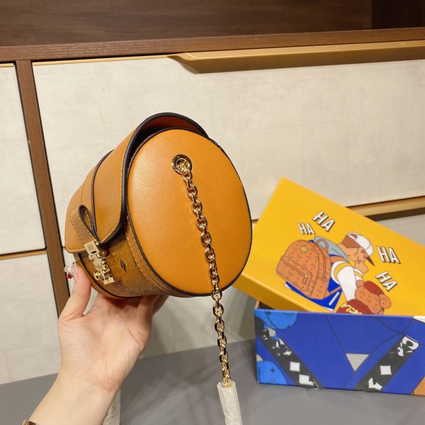 2021 new female designer handbag fashion leather cosmetic bucket mini shoulder bag delivery
2021 new female designer handbag fashion leather cosmetic bucket mini shoulder bag delivery