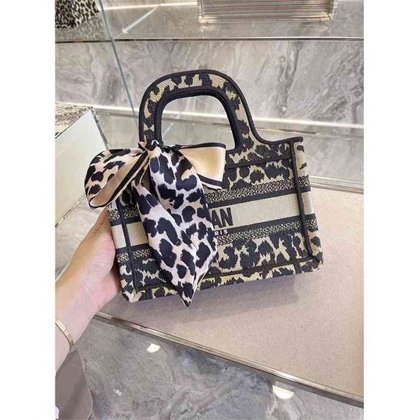 christian 2021 version of embroidery bag series fashion trend leopard stripe women's shopping bags luxuryss bag yw designer handbag bag
christian 2021 version of embroidery bag series fashion trend leopard stripe women's shopping bags luxuryss bag yw designer handbag bag