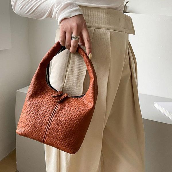 evening bags 2021 summer mini large capacity handbag retro fashion snake pattern zipper portable box vegetable basket hand bag sac à main1
evening bags 2021 summer mini large capacity handbag retro fashion snake pattern zipper portable box vegetable basket hand bag sac à main1