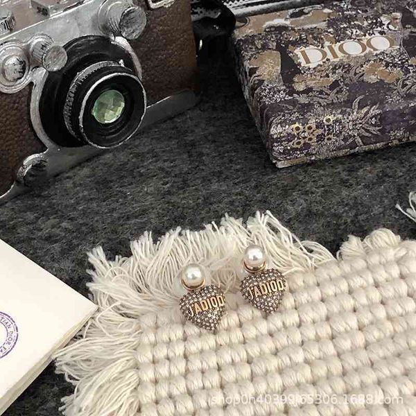 special offer 75% off outlet online family 2021 new rhinestone earrings, anti allergy female letters, pearl earrings, brass material, Golden
special offer 75% off outlet online family 2021 new rhinestone earrings, anti allergy female letters, pearl earrings, brass material, Golden