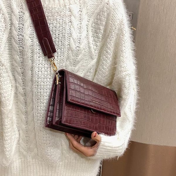 brand designer crocodile pattern women's shoulder bag retro simple handbag small square crossbody bags
brand designer crocodile pattern women's shoulder bag retro simple handbag small square crossbody bags