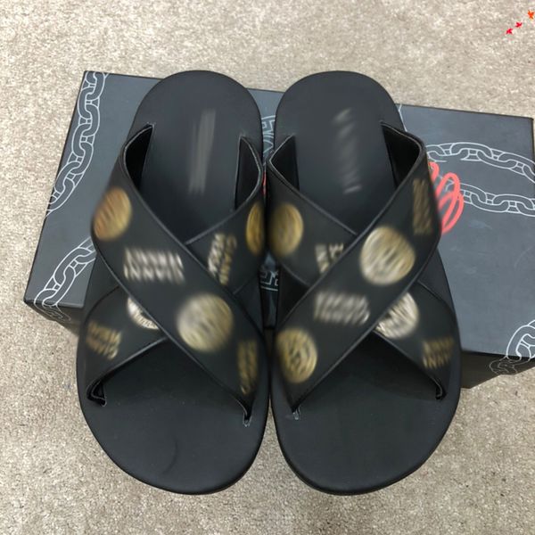 2021 slipper designer slide summer sandals fashion men beach indoor flat flip flops leather luxurys shoes mens slippers with box size 39-45, Black
2021 slipper designer slide summer sandals fashion men beach indoor flat flip flops leather luxurys shoes mens slippers with box size 39-45, Black