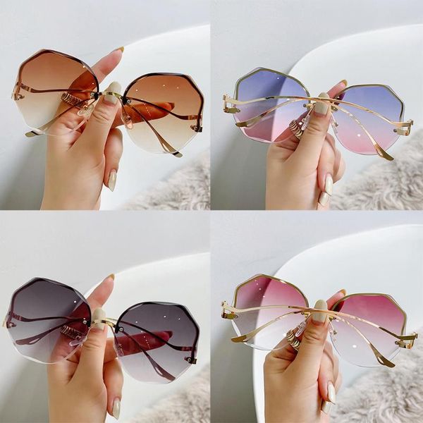 outdoor eyewear 2021 fashion gradient sunglasses women cut trimmed lens metal curved temples sun glasses female the choice for travel
outdoor eyewear 2021 fashion gradient sunglasses women cut trimmed lens metal curved temples sun glasses female the choice for travel