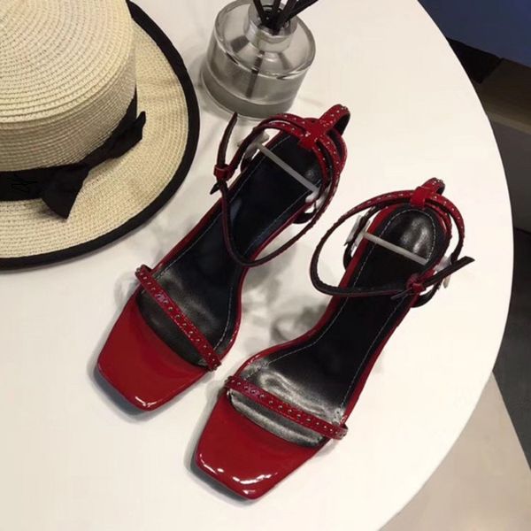 new woman shoes classic ladies sandals buckle metal buckle imported genuine leather flat beach slippers woman sandals large siz, Black
new woman shoes classic ladies sandals buckle metal buckle imported genuine leather flat beach slippers woman sandals large siz, Black