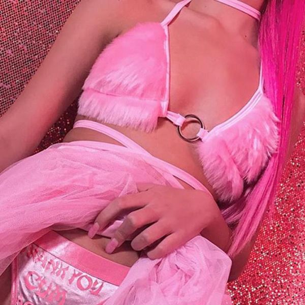 bras sujetador para mujer, de color rosa, liso y peludo, cuello colgante, sin espalda, Red;black
bras sujetador para mujer, de color rosa, liso y peludo, cuello colgante, sin espalda, Red;black