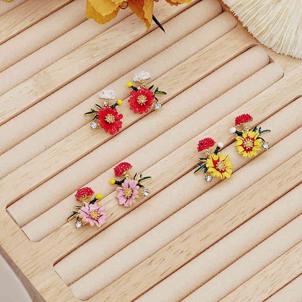 korean s925 silver needle enamel colored glaze flower earrings small daisy series female east gate same
korean s925 silver needle enamel colored glaze flower earrings small daisy series female east gate same
