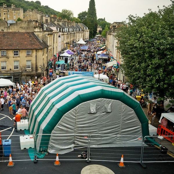 6x4m oxford fabric inflatable stage cover event tent colorful exhibition display marquee for outdoor music concert events
6x4m oxford fabric inflatable stage cover event tent colorful exhibition display marquee for outdoor music concert events