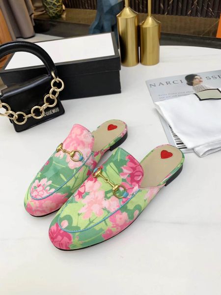 2021 ms 100% leather slippers soft leathe shoes lazy person metal buckle, sand mill springs classic lady size 36-42, Cards are not shipped separately
2021 ms 100% leather slippers soft leathe shoes lazy person metal buckle, sand mill springs classic lady size 36-42, Cards are not shipped separately