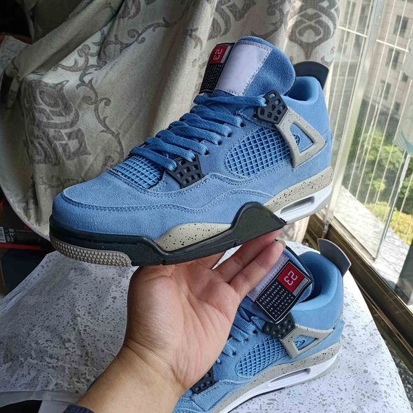 4 se university blue basketball shoes 4s outdoor sneakers with original box size 7-12 ct8527-400
4 se university blue basketball shoes 4s outdoor sneakers with original box size 7-12 ct8527-400