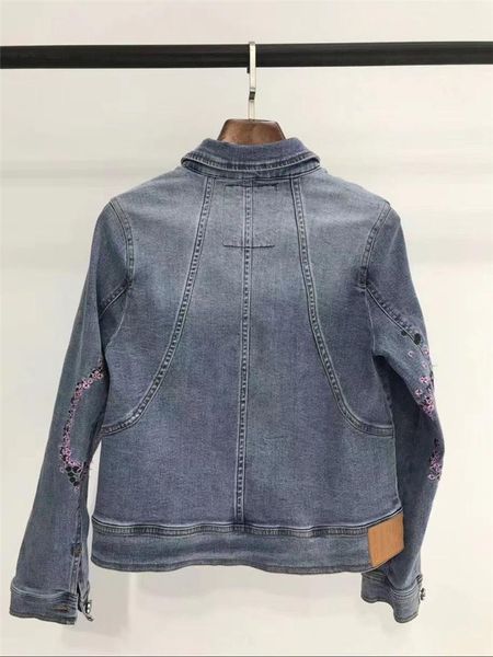 women's jackets woman blue washed denim jacket 2021 autumn floral embroidered front chest pockets long sleeves coat, Black;brown
women's jackets woman blue washed denim jacket 2021 autumn floral embroidered front chest pockets long sleeves coat, Black;brown