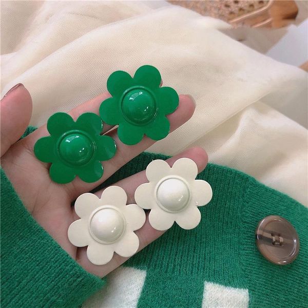 stud retro design small flower earrings for women gift simple style statement jewelry elegant, Golden;silver
stud retro design small flower earrings for women gift simple style statement jewelry elegant, Golden;silver