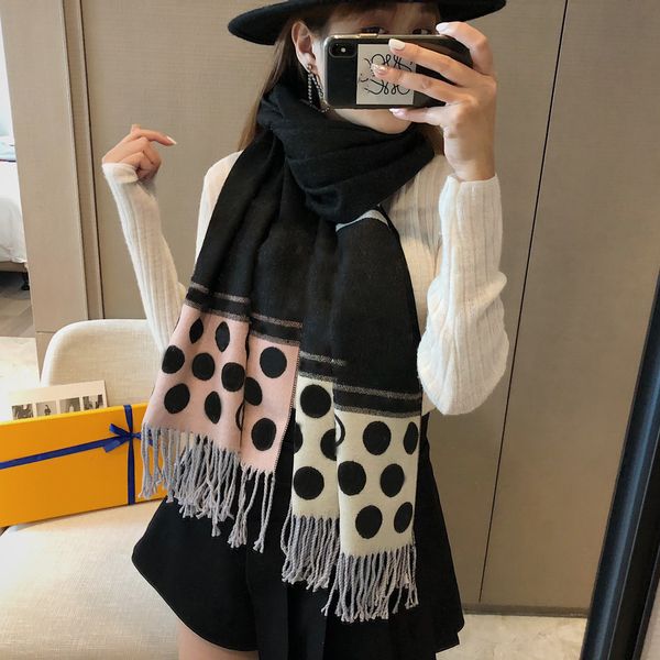 2021 scarf brand autumn/winter female warm scarves shawl fashion silk printed scarfs large neckerchief 180*65 cm with box, Blue;gray
2021 scarf brand autumn/winter female warm scarves shawl fashion silk printed scarfs large neckerchief 180*65 cm with box, Blue;gray