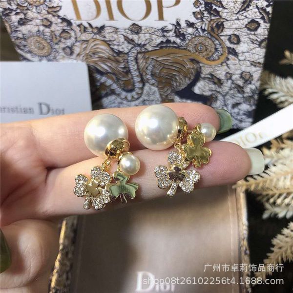 2021 luxury designer jewelry / new pearl earrings for women with diamond trefoil fashion simple jewelry, Silver
2021 luxury designer jewelry / new pearl earrings for women with diamond trefoil fashion simple jewelry, Silver