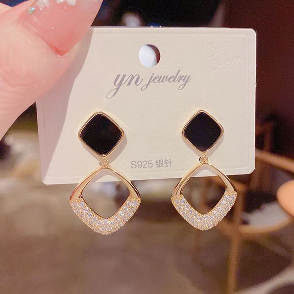 2021 silver needle simple fashion luxury design geometric diamond stud net red temperament earrings for women jewelry, Golden;silver
2021 silver needle simple fashion luxury design geometric diamond stud net red temperament earrings for women jewelry, Golden;silver