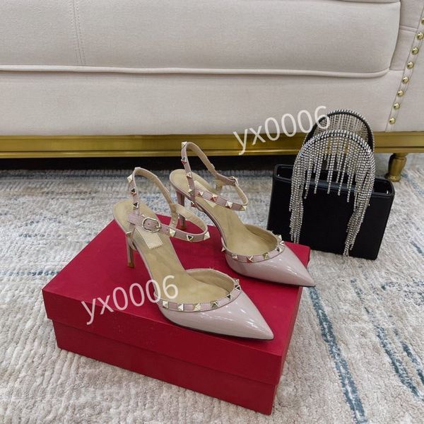 2021 luxury-women lug sole horsebit 35-42 loafer shoes gold-toned embroidery bee slip on platfrom sneakers lady leather white black comfort, Red;white
2021 luxury-women lug sole horsebit 35-42 loafer shoes gold-toned embroidery bee slip on platfrom sneakers lady leather white black comfort, Red;white
