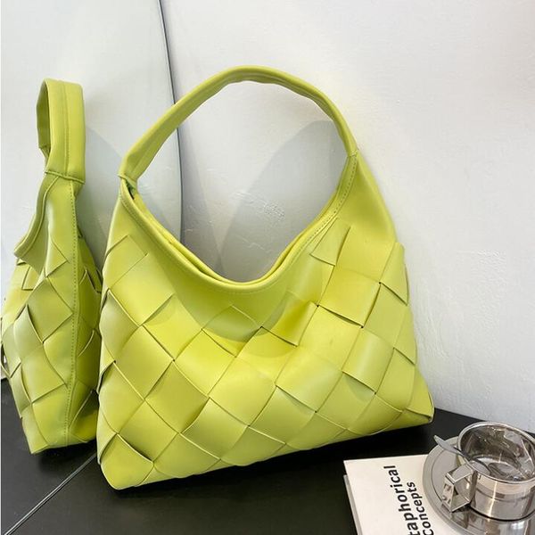 factory wholesale leather messenger bag simple solid color woven handbag street trend large baguette bags candy-colored plaid fashion handba, Black;red
factory wholesale leather messenger bag simple solid color woven handbag street trend large baguette bags candy-colored plaid fashion handba, Black;red