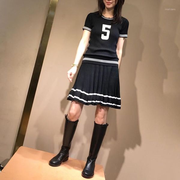 runway knitted and skirt women set 2021 2 piece sets number 31 short sleeve pullover tshirt + pleated mini women's two pants, White
runway knitted and skirt women set 2021 2 piece sets number 31 short sleeve pullover tshirt + pleated mini women's two pants, White