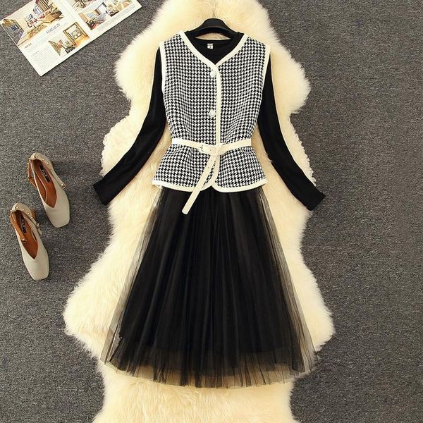 women's tracksuits 2021 autumn winter two piece set women casual o neck mesh sweater knitted long dress +tweed houndstooth vest 2, Gray
women's tracksuits 2021 autumn winter two piece set women casual o neck mesh sweater knitted long dress +tweed houndstooth vest 2, Gray