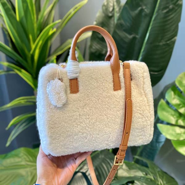 designer bag cross body totes shoulder bags handbags luxury tote crossbody wallet comfortable and soft pure lamb wool high-quality sacoche
designer bag cross body totes shoulder bags handbags luxury tote crossbody wallet comfortable and soft pure lamb wool high-quality sacoche