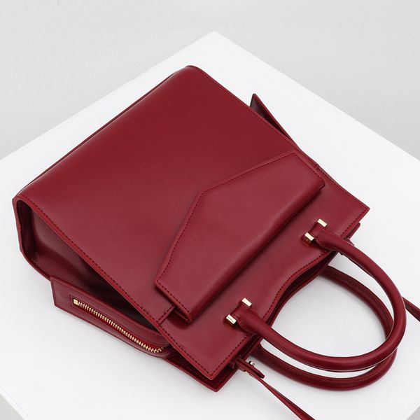 leather woman's handbag large space lady shoulder bag contains a small wallet inside 23cm zipper bags send box 3#a 1958
leather woman's handbag large space lady shoulder bag contains a small wallet inside 23cm zipper bags send box 3#a 1958
