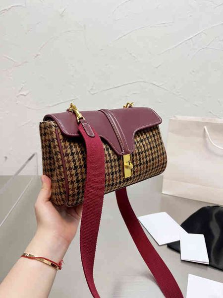 luxury shoulder bags brand fashion simple houndstooth square clutch women's designer real leather mobile phone handbags 1220
luxury shoulder bags brand fashion simple houndstooth square clutch women's designer real leather mobile phone handbags 1220