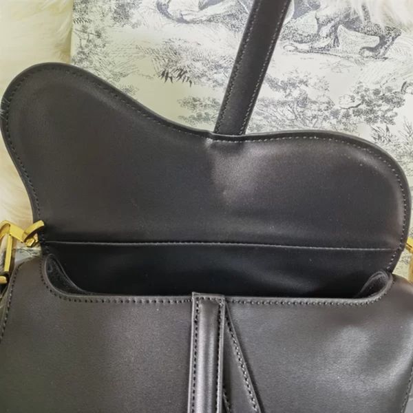 luxruy designer handbag women genuine leather shoulder bags 2022 fshion letter crossbody clutch purse with wide shoulder strap gift box
luxruy designer handbag women genuine leather shoulder bags 2022 fshion letter crossbody clutch purse with wide shoulder strap gift box