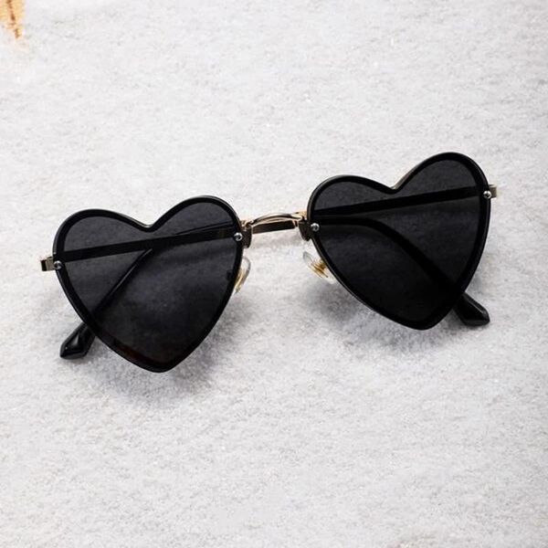 sunglasses landseen dark style black heart decorative classic alloy frame sun glasses for women girls pography prop, White;black
sunglasses landseen dark style black heart decorative classic alloy frame sun glasses for women girls pography prop, White;black