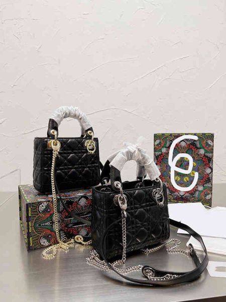flat carry handle bags mini tote women handbag shoulder leather designer crossbody female lingge purses with two straps 220304
flat carry handle bags mini tote women handbag shoulder leather designer crossbody female lingge purses with two straps 220304