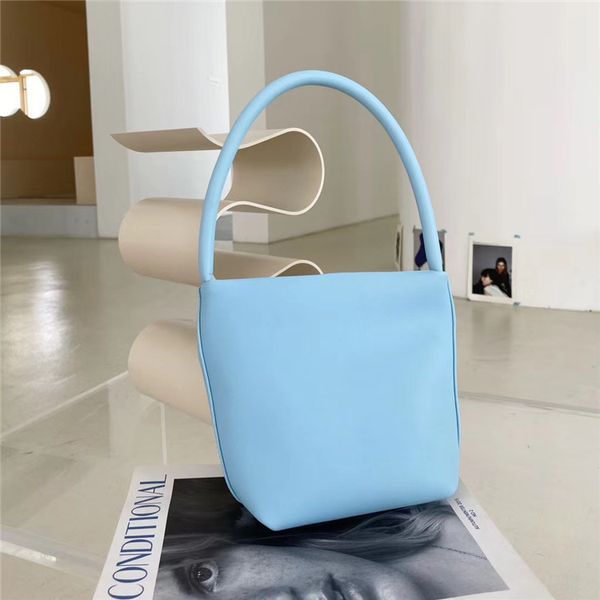2021 spring and ummer new leather women bag niche deign grandma cow portable one houlder armpit bucket tide
2021 spring and ummer new leather women bag niche deign grandma cow portable one houlder armpit bucket tide