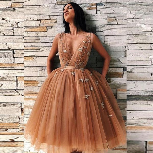 party dresses charming v-neck homecoming dress 2022 a-line knee length appliques pleat sleeveless blackless short prom gown tulle, White;black
party dresses charming v-neck homecoming dress 2022 a-line knee length appliques pleat sleeveless blackless short prom gown tulle, White;black