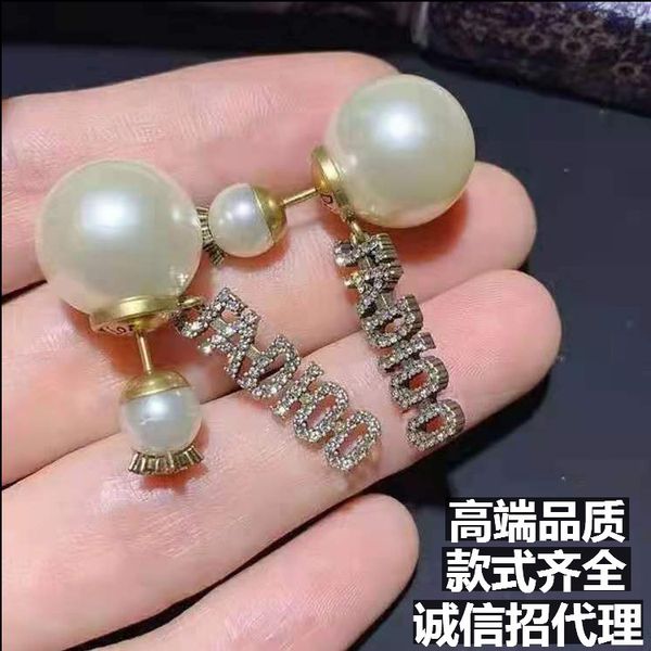 2021 luxury designer jewelry new style bee pearl earrings female high version net red fashion letter, Golden;silver
2021 luxury designer jewelry new style bee pearl earrings female high version net red fashion letter, Golden;silver