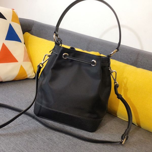 female luxury designer bucket shoulder bag carry-on for 2021 with retro personalization1be0559
female luxury designer bucket shoulder bag carry-on for 2021 with retro personalization1be0559