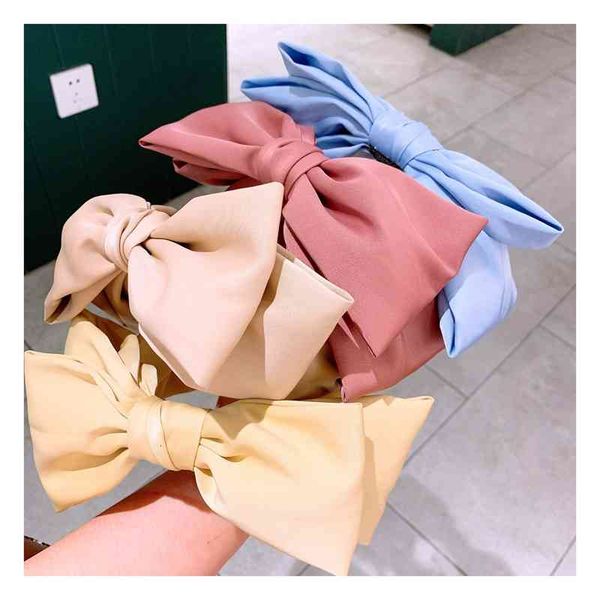 Barrettes Hairpin Korean Designer Style ~ Wind Silk Wide Edge Double-layer Large Bow Hoop Jewelry, Golden;silver
Barrettes Hairpin Korean Designer Style ~ Wind Silk Wide Edge Double-layer Large Bow Hoop Jewelry, Golden;silver