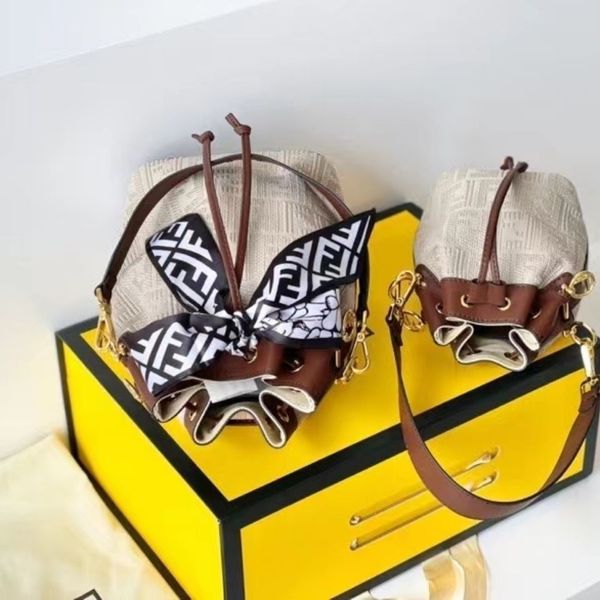 women's 2021 spring and summer mini new portable drawstring one shoulder messenger letter printing bucket bag canvas bag crossbody bag
women's 2021 spring and summer mini new portable drawstring one shoulder messenger letter printing bucket bag canvas bag crossbody bag