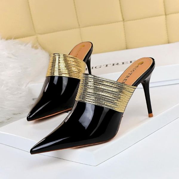dress shoes 2021 women luxury design 9cm high heels slides mules outside half slippers summers nude retro sandals lady gold chain prom, Black
dress shoes 2021 women luxury design 9cm high heels slides mules outside half slippers summers nude retro sandals lady gold chain prom, Black