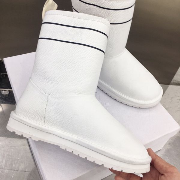 2021 a5 luxurys designers women rain boots england style waterproof welly rubber water rains shoes ankle boot booties 35-40, Black
2021 a5 luxurys designers women rain boots england style waterproof welly rubber water rains shoes ankle boot booties 35-40, Black