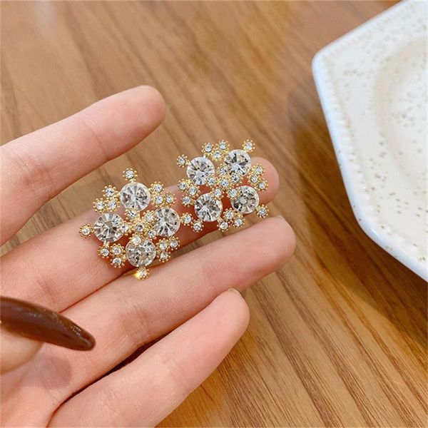 stud 2021 korea trend aesthetic snowflake-shaped zircon earrings for women girls party dating wedding jewelry accessories gift, Golden;silver
stud 2021 korea trend aesthetic snowflake-shaped zircon earrings for women girls party dating wedding jewelry accessories gift, Golden;silver