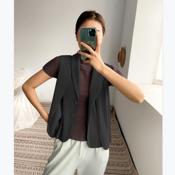 women's suits & blazers miyake pleated suit vest female spring and autumn temperament 2021 design sense sleeveless ins tide outside tak, White;black
women's suits & blazers miyake pleated suit vest female spring and autumn temperament 2021 design sense sleeveless ins tide outside tak, White;black
