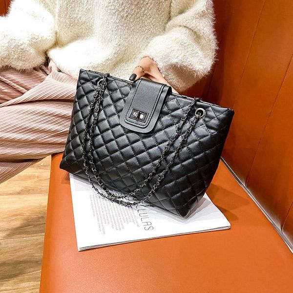 evening bags shoulder bag for women lingge embroidery thread large capacity handbag 2021 trendy fashion chain underarm tote
evening bags shoulder bag for women lingge embroidery thread large capacity handbag 2021 trendy fashion chain underarm tote