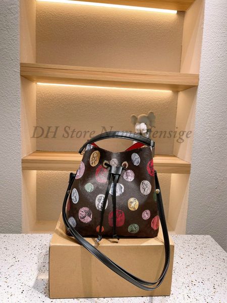 noe neonoe fornasetti capsule leather bucket bag cameo greco-roman antique coins women famous drawstring handbags designer crossbody shouler
noe neonoe fornasetti capsule leather bucket bag cameo greco-roman antique coins women famous drawstring handbags designer crossbody shouler