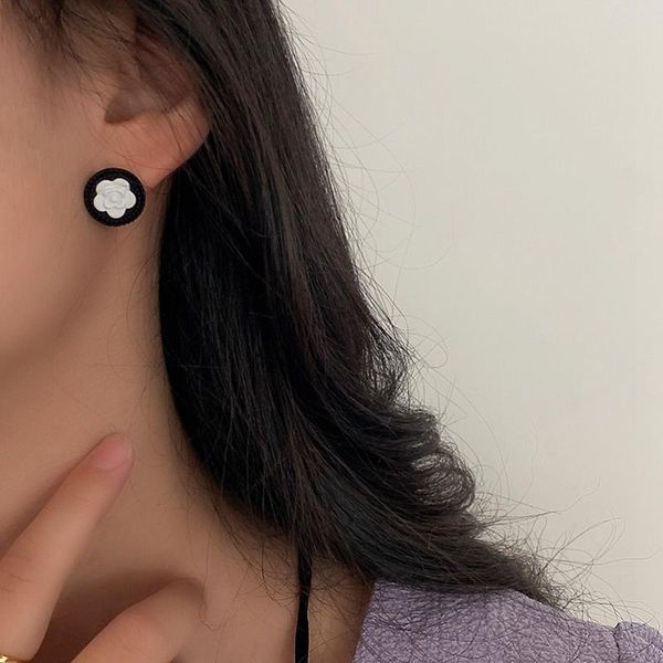 stud resin camellia earrings for women 925 sterling silver black and white studs cool girl sweet dating jewelry office lady small, Golden;silver
stud resin camellia earrings for women 925 sterling silver black and white studs cool girl sweet dating jewelry office lady small, Golden;silver