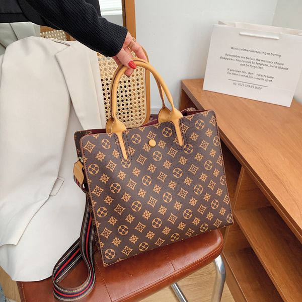 outlet online 70% off sale bag women's bag 2021 new fashion family letter printing handbag large capacity one shoulder tote
outlet online 70% off sale bag women's bag 2021 new fashion family letter printing handbag large capacity one shoulder tote