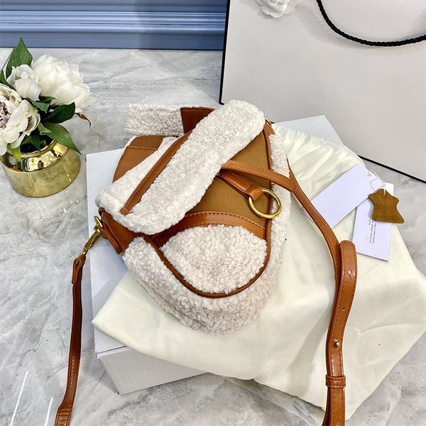 2021 lamb hair saddle bag fashion plush one shoulder french women's messenger batch
2021 lamb hair saddle bag fashion plush one shoulder french women's messenger batch