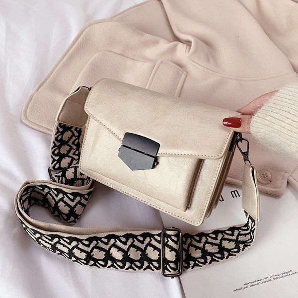 2021 summer new leisure messenger shoulder women's small bag chain fashion compartment handbag
2021 summer new leisure messenger shoulder women's small bag chain fashion compartment handbag