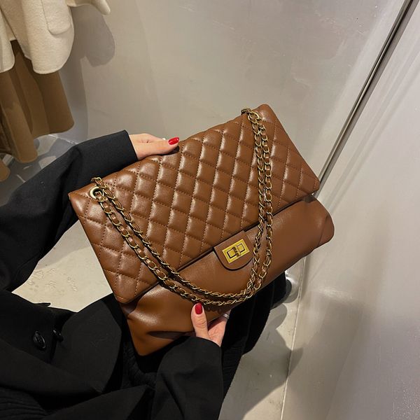 lingge embroidered thread chain women's large capacity bag 2021 autumn and winter fashion net red versatile messenger
lingge embroidered thread chain women's large capacity bag 2021 autumn and winter fashion net red versatile messenger