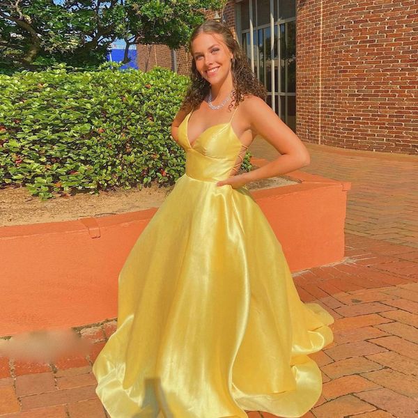 2021 yellow simple evening dresses v-neck spaghetti strap satin criss-cross sweep train women formal prom gowns, Black;red
2021 yellow simple evening dresses v-neck spaghetti strap satin criss-cross sweep train women formal prom gowns, Black;red