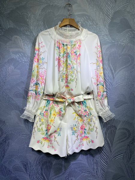 Australia spring lace stitching stand collar printed beaded top + shorts set, White
Australia spring lace stitching stand collar printed beaded top + shorts set, White