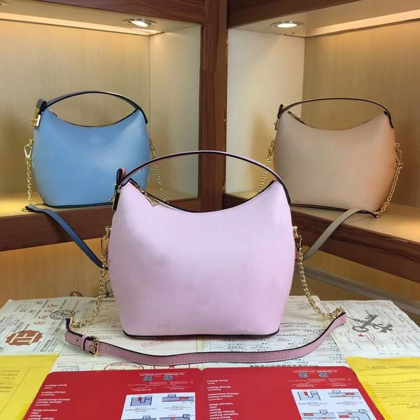 women luxurys designers bags 2021 fashion comfortable women's shoulder bag three in one package number:m45697 size:24*22*13cm
women luxurys designers bags 2021 fashion comfortable women's shoulder bag three in one package number:m45697 size:24*22*13cm