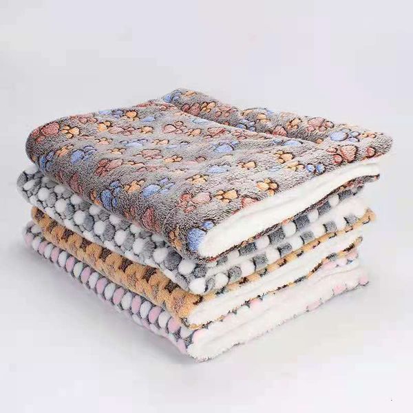 winter warm pet mat thickened blanket ground cotton pad dog's nt sleeping cat quilt dog suppli
winter warm pet mat thickened blanket ground cotton pad dog's nt sleeping cat quilt dog suppli